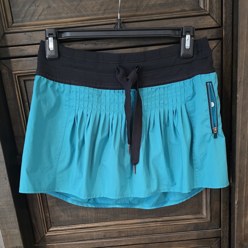 Lululemon Athletica Turquoise and Black Skater Skirt